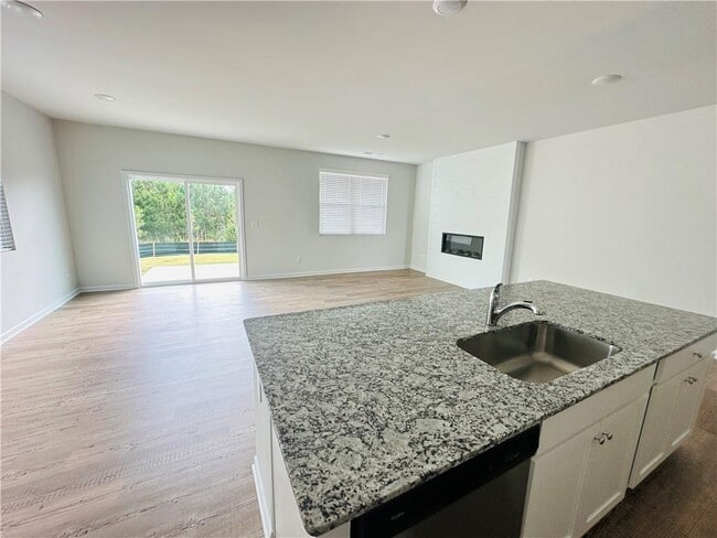 Photo - 142 Founders Dr