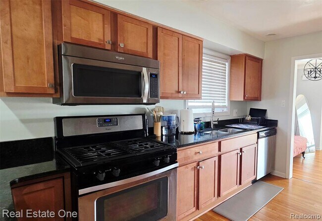 Photo - 4217 Crooks Rd