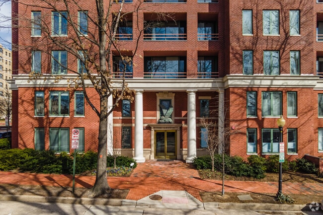 955 26th St NW - The Griffin Condominium