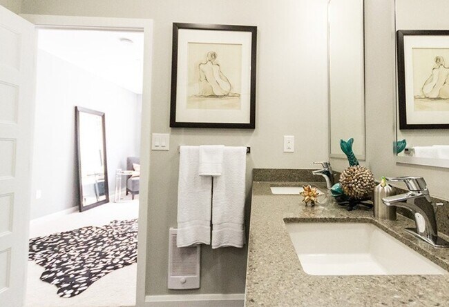 Photo - 940 On The Park - Luxury Rentals