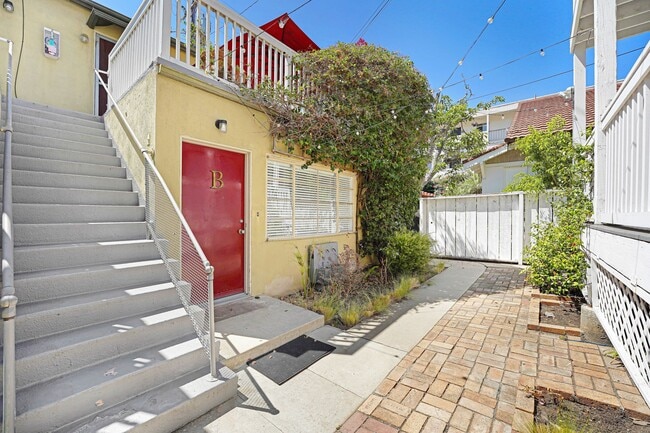 844 2nd St Unit B