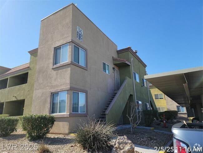 Building Photo - Charming 1st Floor Condo