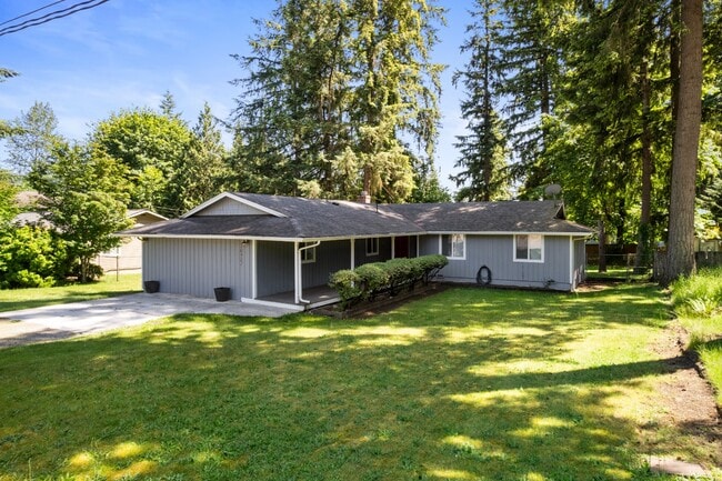 RARE FIND! 5 Bedroom Rambler with Fenced i... - RARE FIND! 5 Bedroom Rambler with Fenced i... House