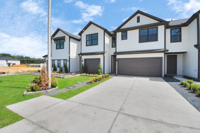 Building Photo - 27911 Western Crk Ct