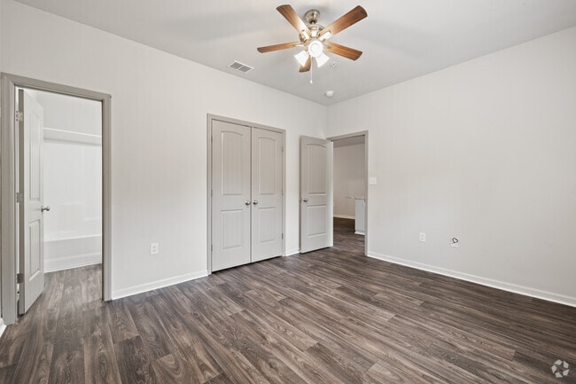 2BR, 2BA - 900SF - Primary Bedroom