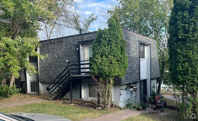 Building Photo - 2015 Jefferson St Unit Lower Rental