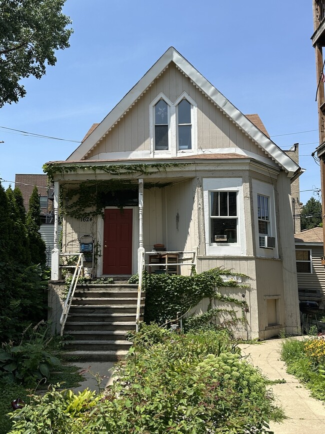 Building Photo - 1624 N Richmond St Rental