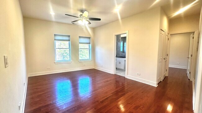 Photo - 1147 W Lunt Ave Unit 3