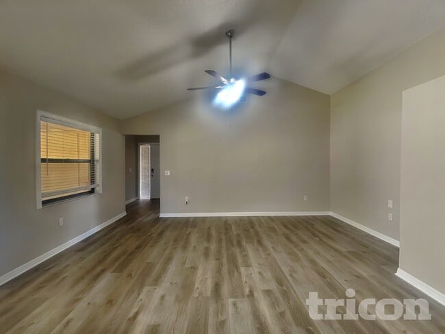 Photo - 352 N Fork Pl
