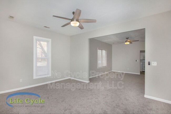 Photo - 160 Carrier St NE Unidad 2