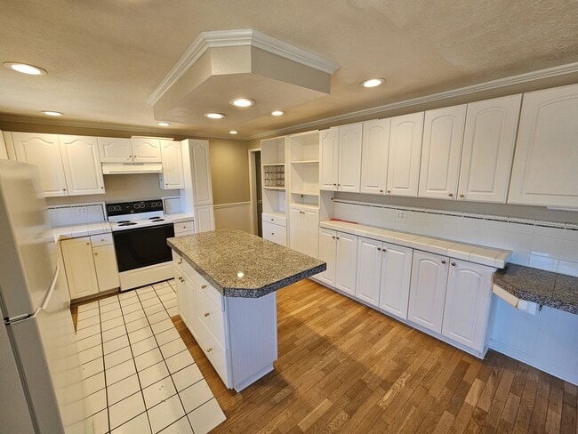 Photo - 538 49th Ave SE