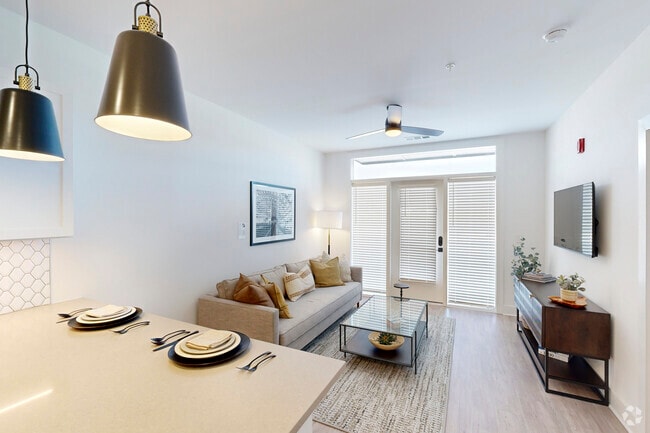 1 BR, 1 BA, 698 SF