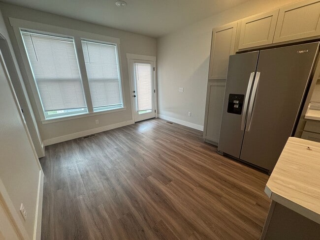 Photo - 3 bed 2.5 bath Townhouse