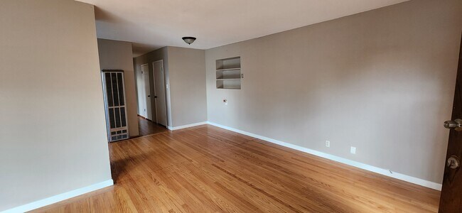 Área de comedor - 2421 Damuth St Unidad 2