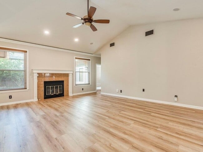 Photo - 808 Timber Trail