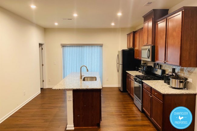 Photo - 315 King Closer Dr