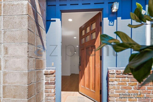 Photo - 1296 Albina Ave