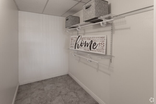 1BR, 1BA -526 SF
