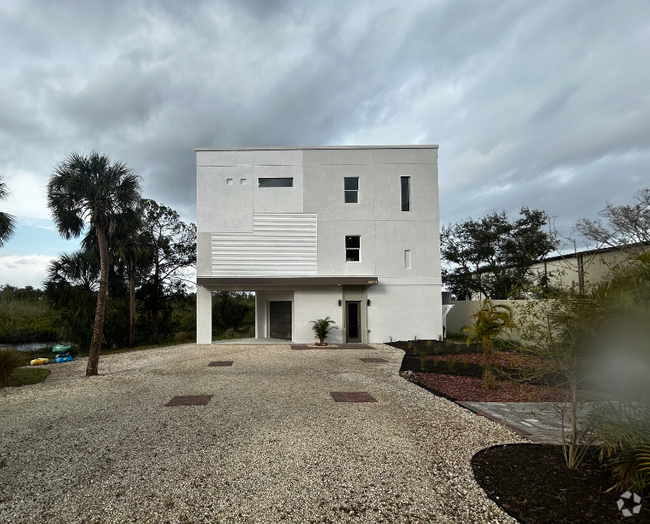 Building Photo - 11661 Upper Manatee River Rd Rental