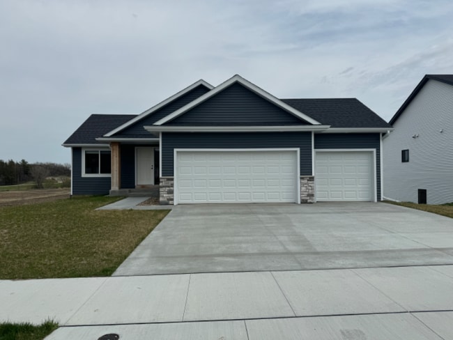 Building Photo - 168 Stonelake Dr SE