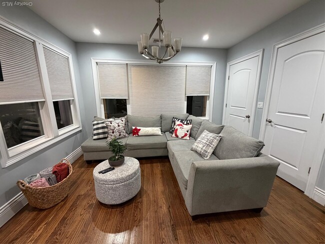 Photo - 535 E Walnut St Unidad Main