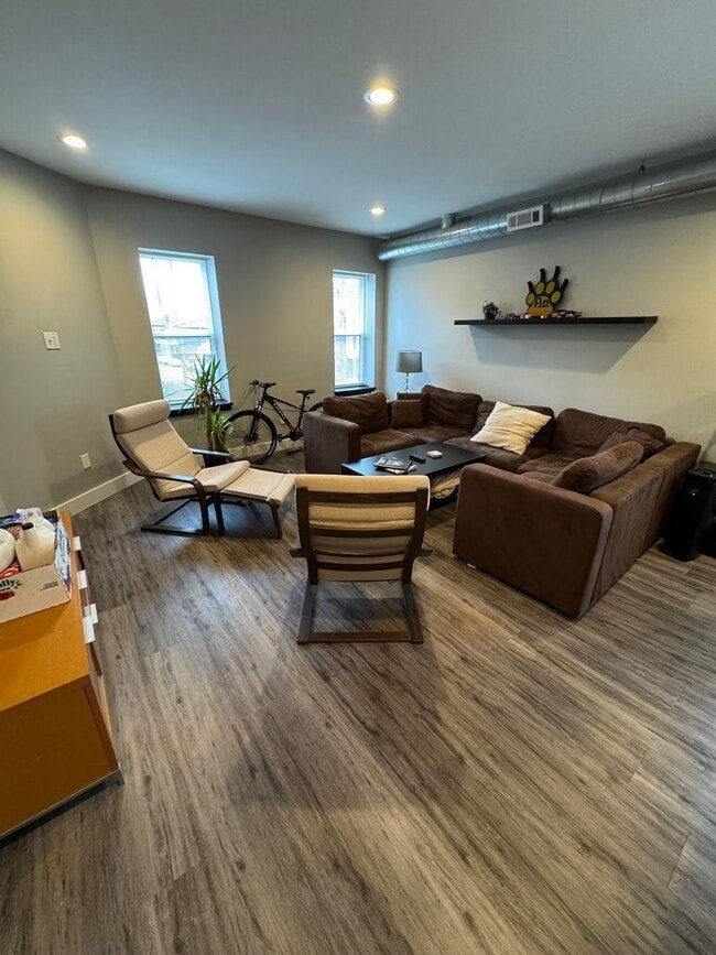 Photo - 5148 Dearborn St