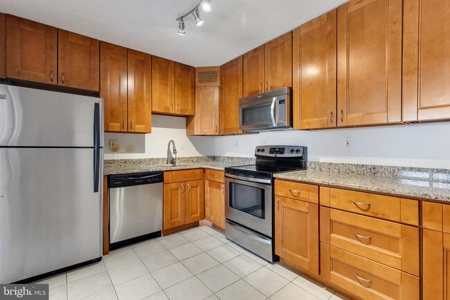 Photo - 307 Yoakum Pkwy Unit 915