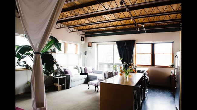 Photo - 918 N Main St