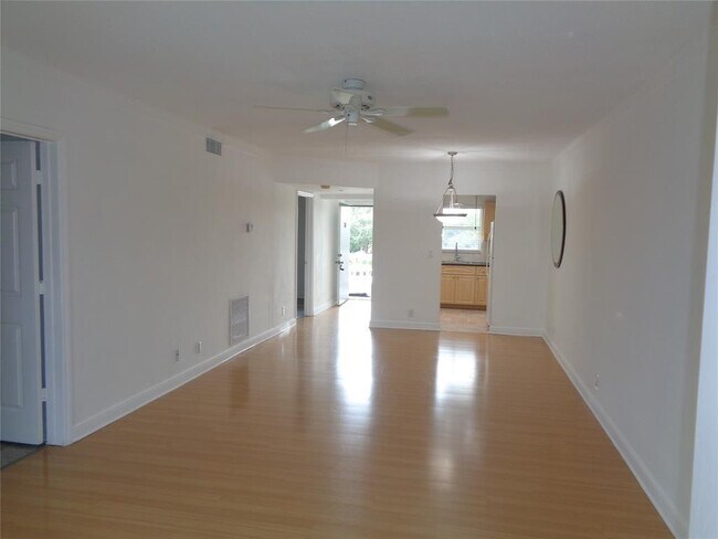 Photo - 4200 Crystal Lake Dr Unit 313