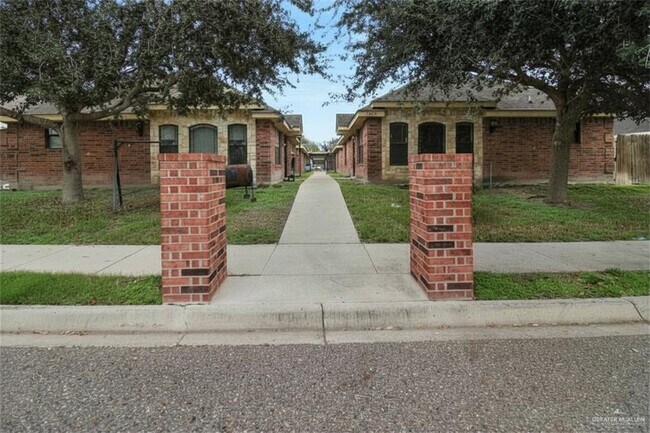 Building Photo - 8 South Dr Unit 2