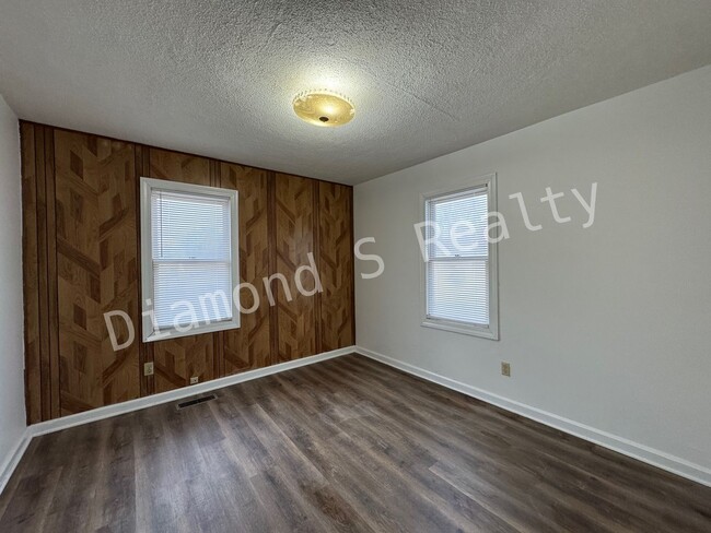 Photo - 2 Bedroom with Bonus Room!
