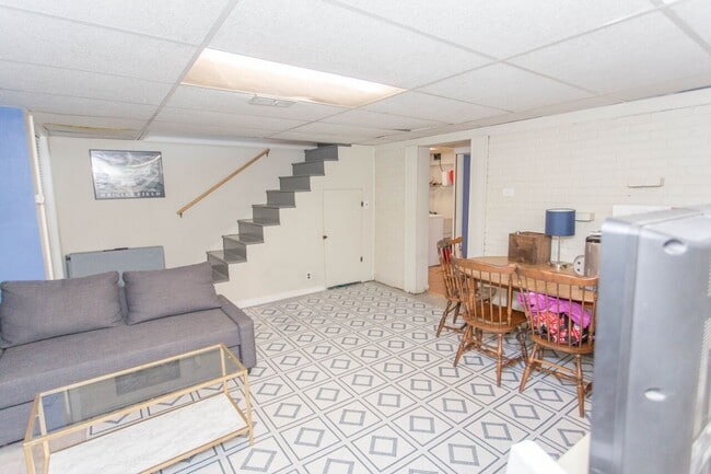 Photo - 978 Radcliffe Rd