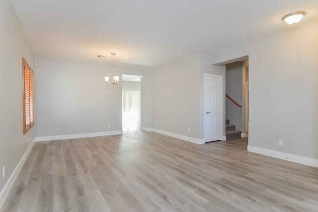 Photo - 255 Crusades Ave