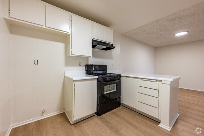 1BR, 1BA, - 515SF - Kitchen