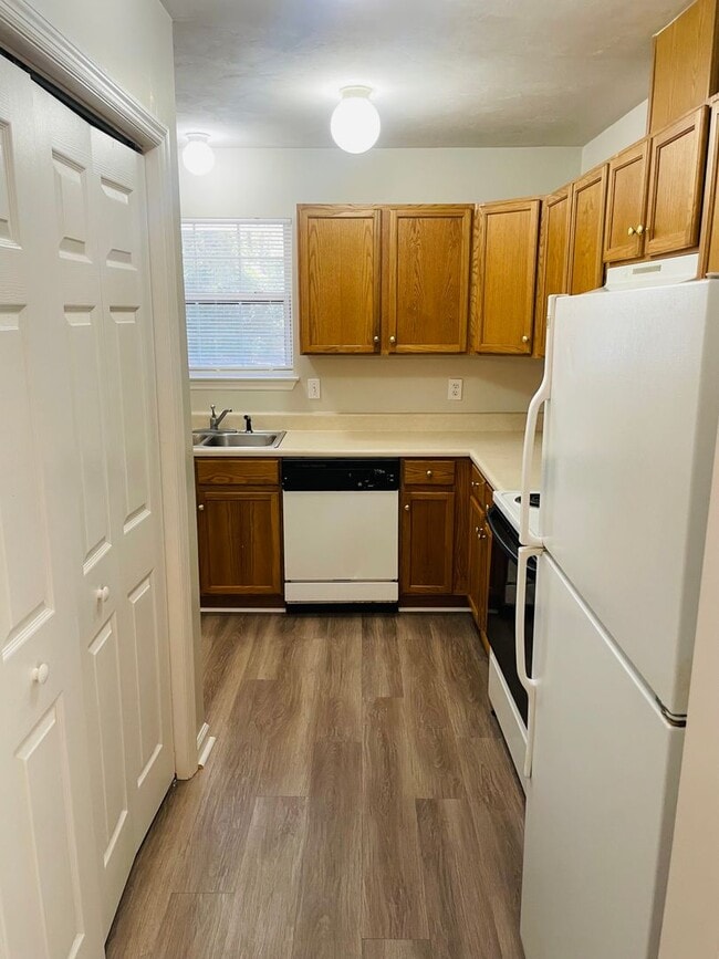 Photo - Spacious Townhouse off Hartsfield Road