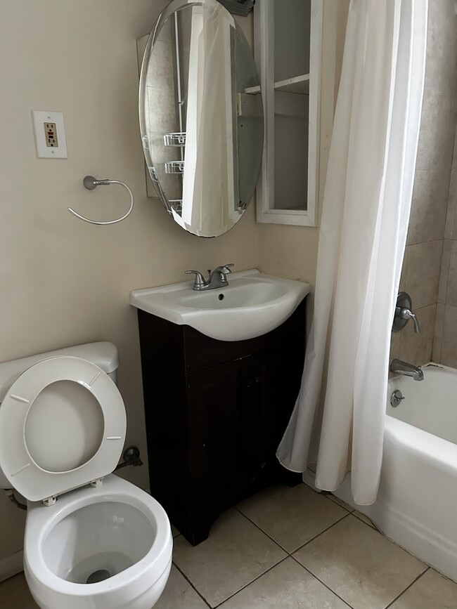 Photo - 1742 W Cullerton St Unit 2