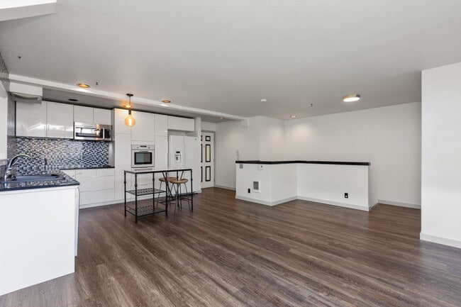 115 W Galer St