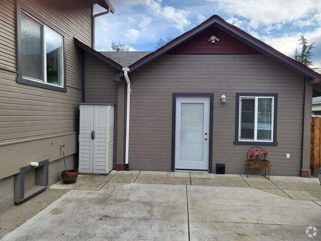 Building Photo - JC2211 Unit B Rental