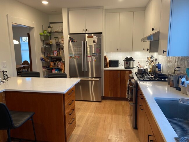 Eat-in Kitchen - 1108 S Busey Ave Unit 1