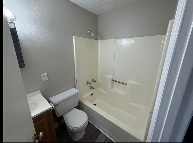 Photo - 318 Station Crossing Dr Unidad A