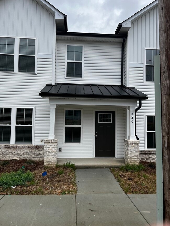 Photo - 620 W Cemetery St