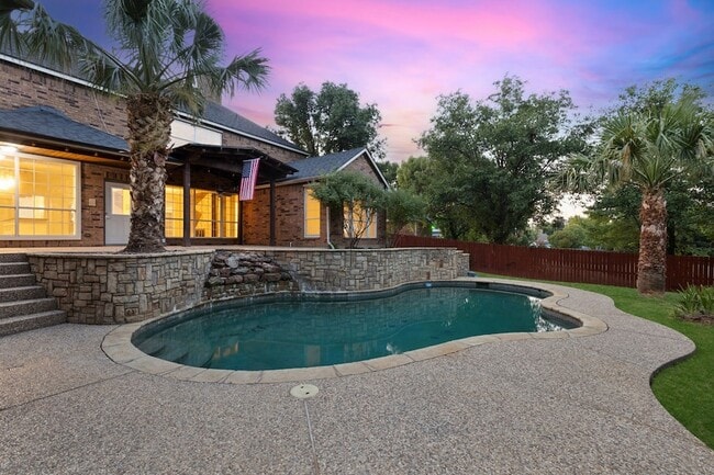 Photo - 545 Oak Hill Dr