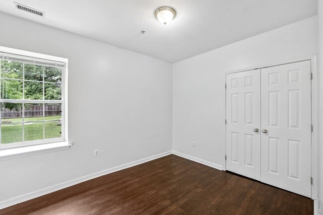 Photo - 4813 Calvert Rd
