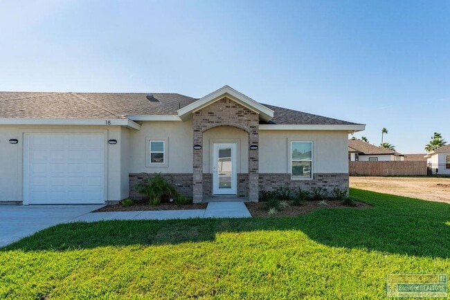 Building Photo - 18 S Bay Hill Dr