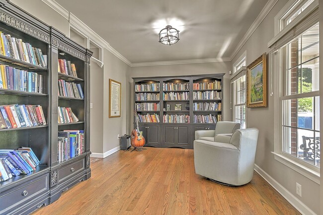 Photo - Spacious 5-Bedroom, 5-Bath Home for Rent in Shadowwood