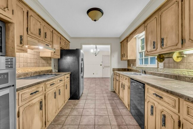 Photo - 704 19th Ave N