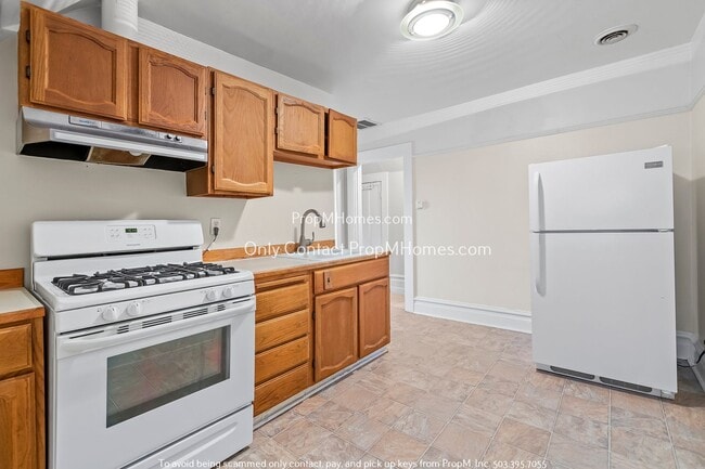 Photo - Large Studio in the Heart of Mt Tabor - With A/C! Unidad 6315 E Burnside Street  2