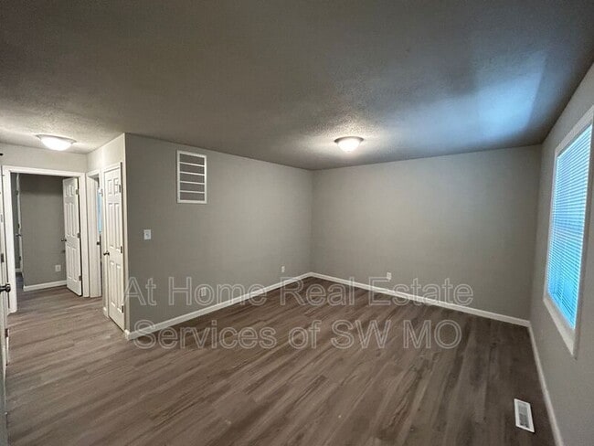 Photo - 900 S Crutcher Ave Unit Apt #5