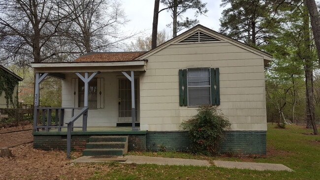 Building Photo - 370 Lea Cir