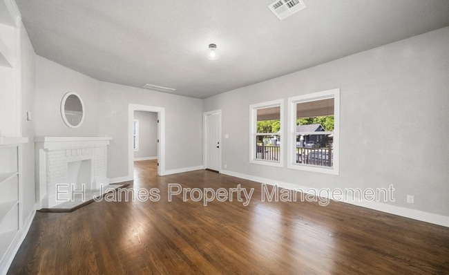 Photo - 1217 N Main St